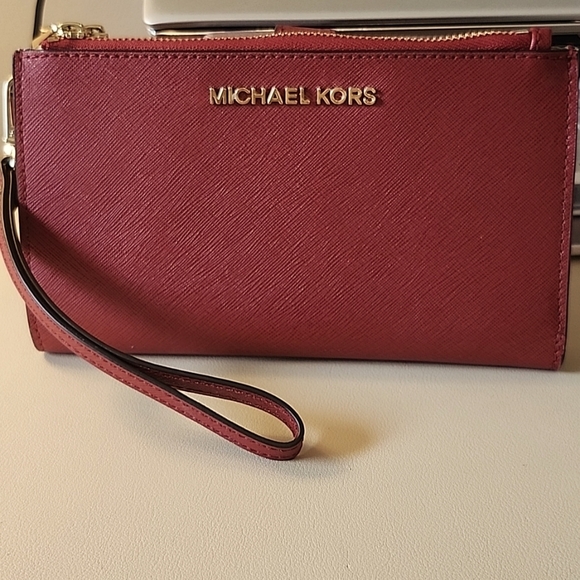 Red Michael Kors Saffiano Leather Wallet with Detachable Clutch Strap - Picture 1 of 8
